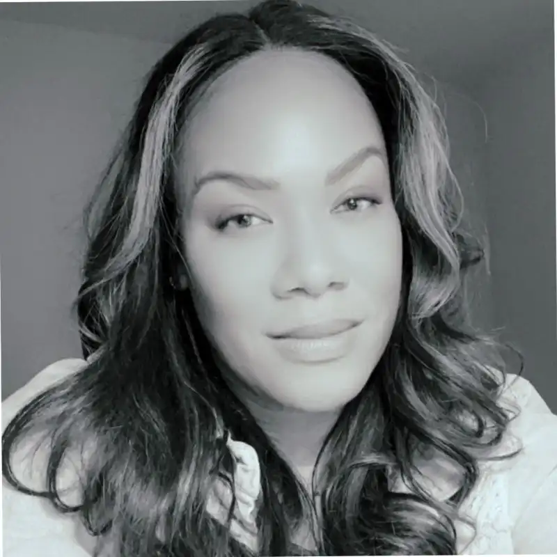 Mia's profile picture on Pangea, the world's largest fractional talent marketplace.