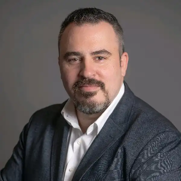 Robert's profile picture on Pangea, the world's largest fractional talent marketplace.