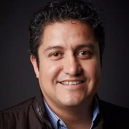 Fernando's profile picture on Pangea, the world's largest fractional talent marketplace.