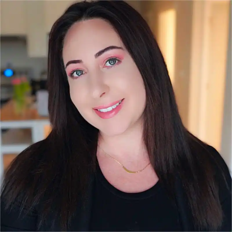 Elena's profile picture on Pangea, the world's largest fractional talent marketplace.