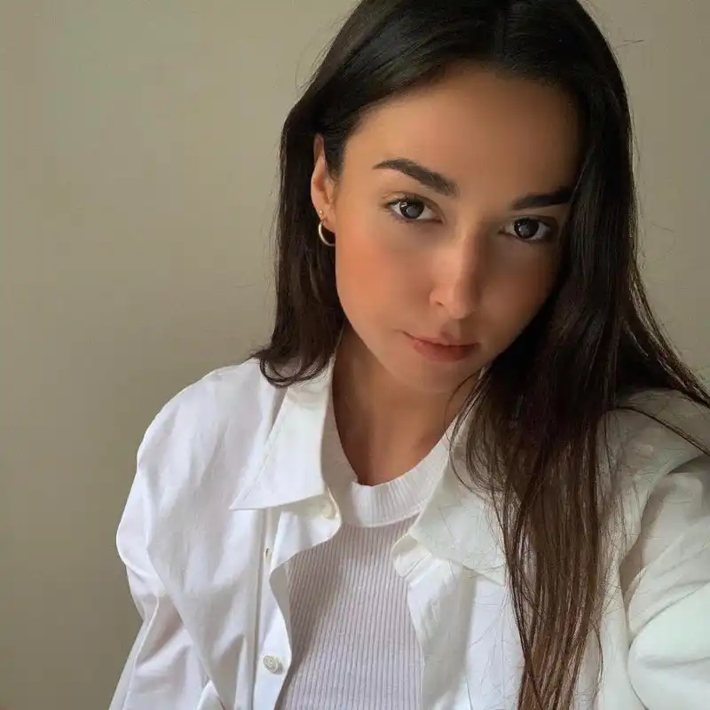 Rachel's profile picture on Pangea, the world's largest fractional talent marketplace.