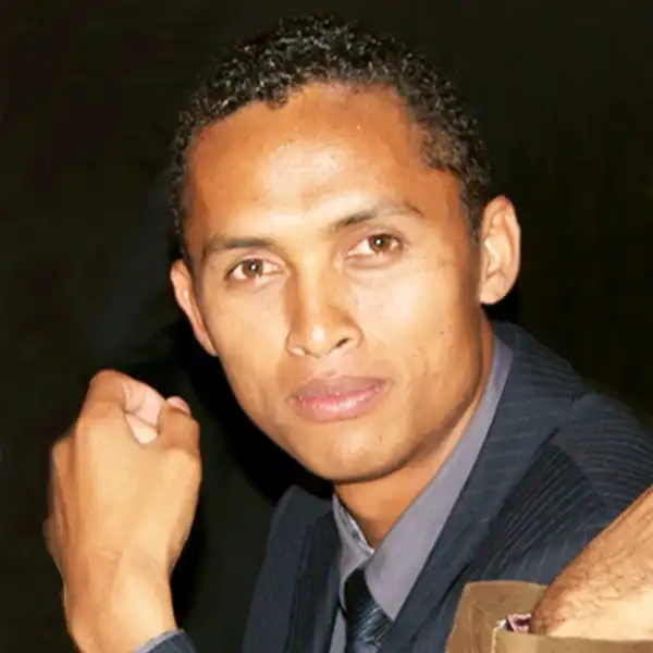 Rt's profile picture on Pangea, the world's largest fractional talent marketplace.