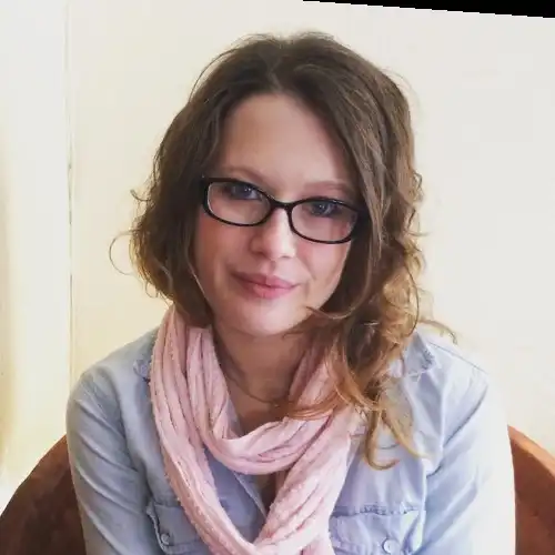 Lisa's profile picture on Pangea, the world's largest fractional talent marketplace.