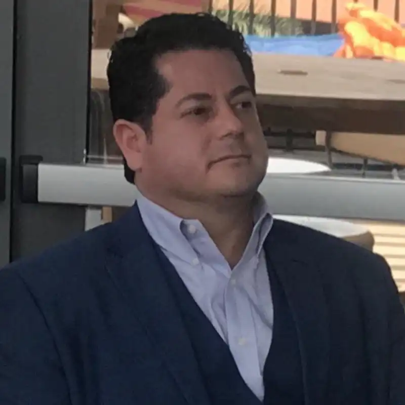 Hector's profile picture on Pangea, the world's largest fractional talent marketplace.