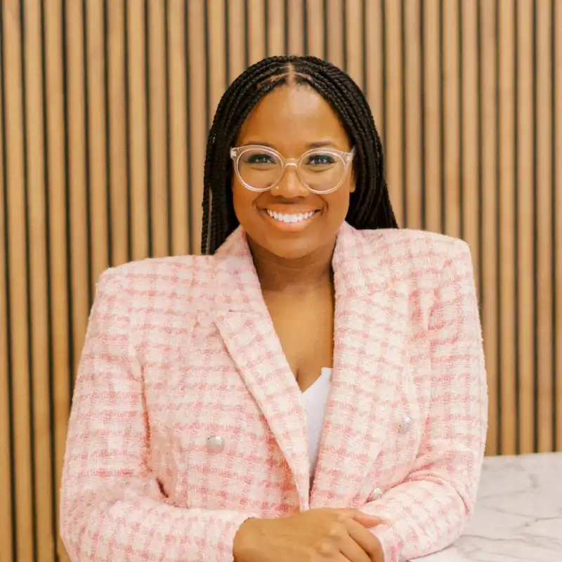 Elizabeth's profile picture on Pangea, the world's largest fractional talent marketplace.