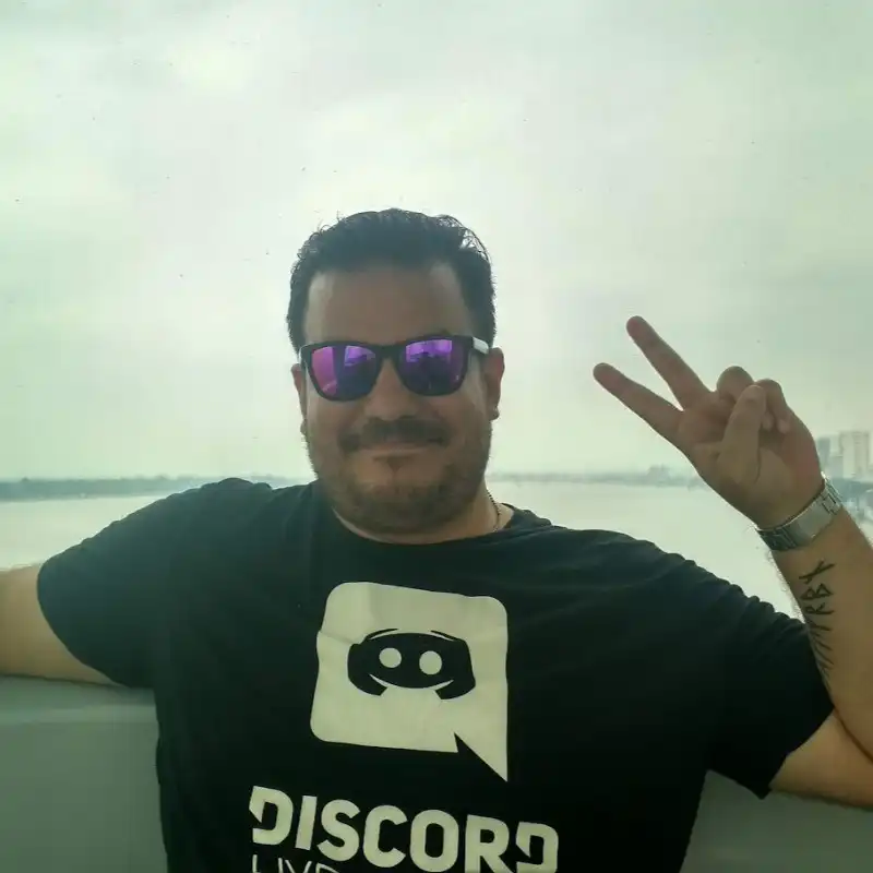 Fernando's profile picture on Pangea, the world's largest fractional talent marketplace.